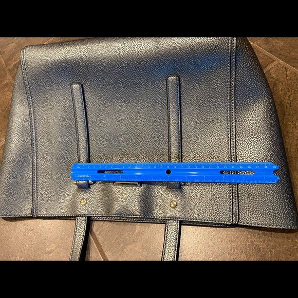 Large Tahari zip tote - Picture 7 of 7